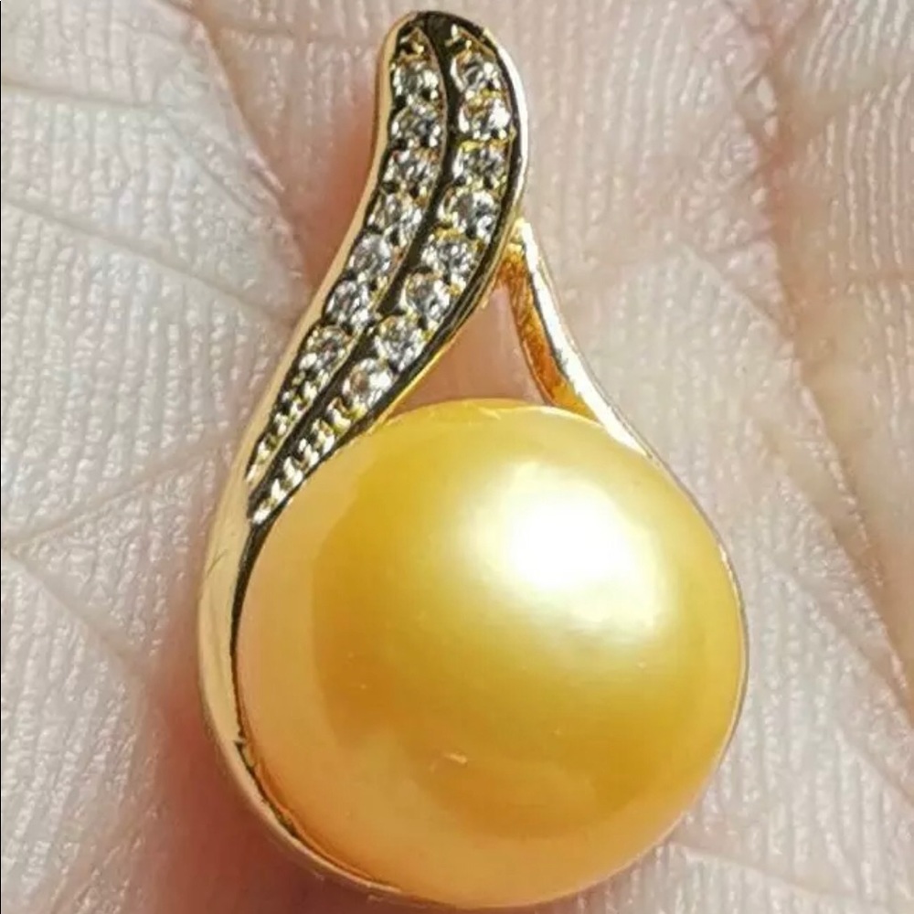 Natural 11-12 mm Golden Pearl Pendant
